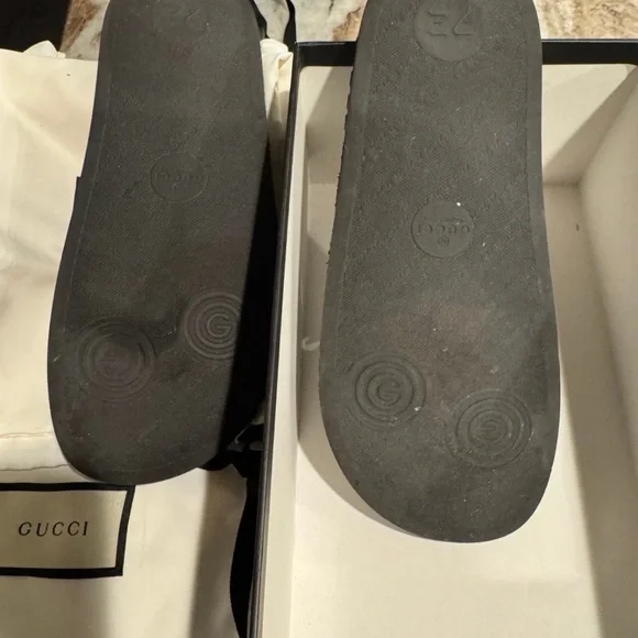 Gucci Women's Black Logo Slide Sandals - Picture 2 of 2